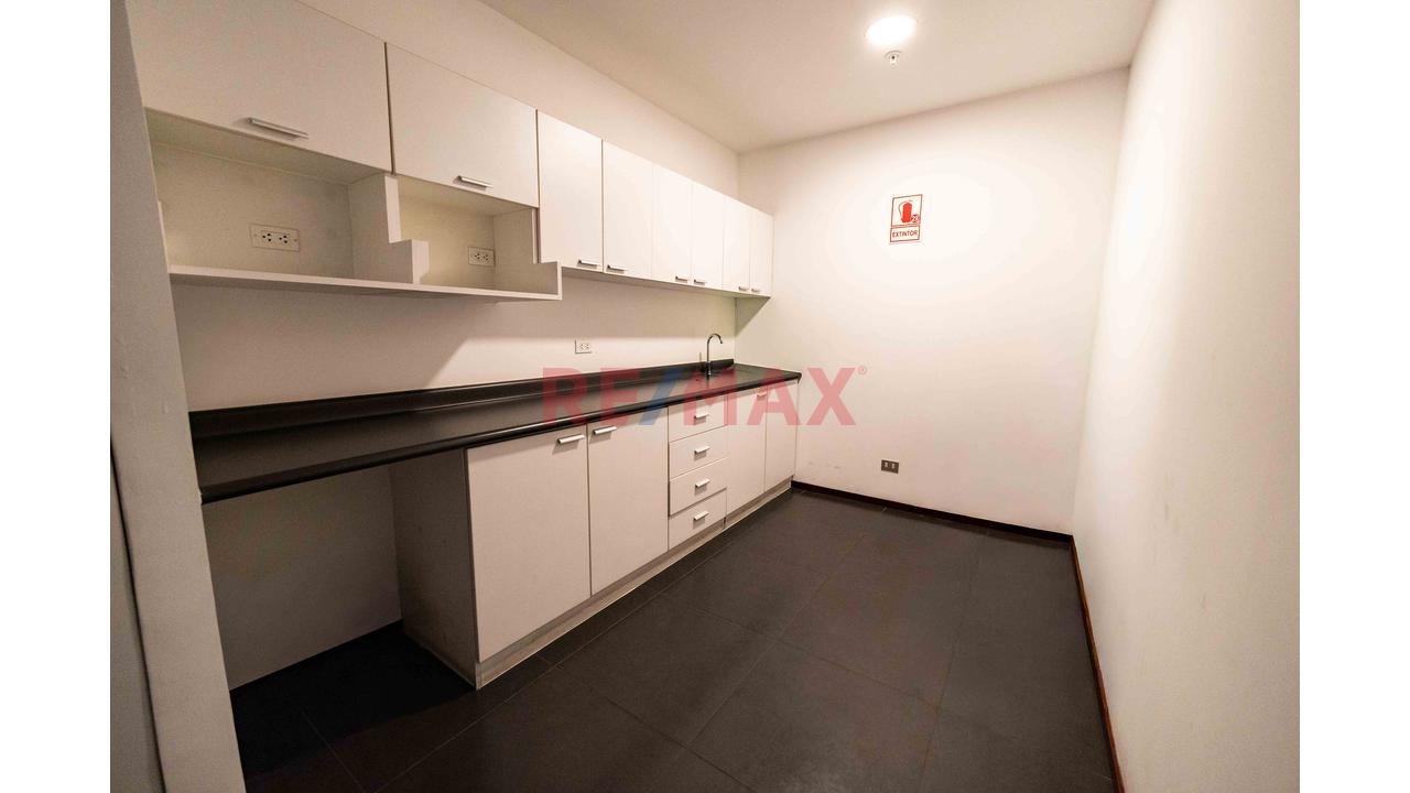 🏢 Oficina Corporativa En Venta – Miraflores Prime - 3