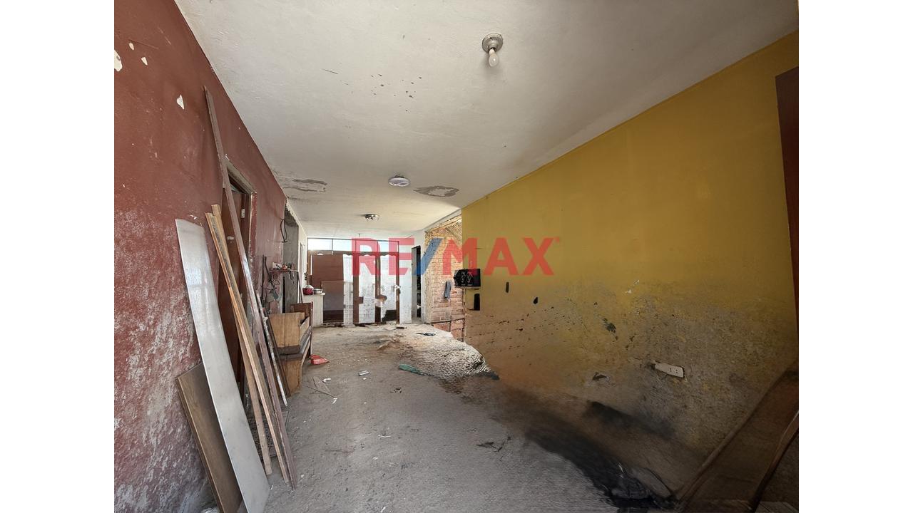 Local En Alquiler En Gris – Los Olivos Av Central Cerca A Av Carlos Izaguirre - 1