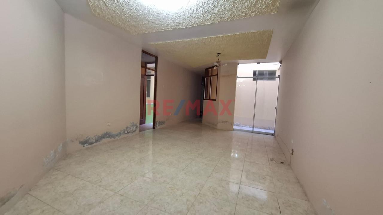 Casa De 2 Pisos En Venta Urb. El Ingeniero I - 15