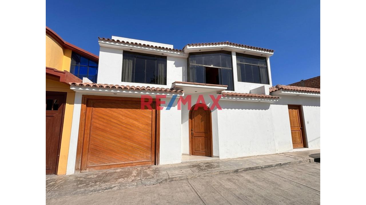 Casa De 2 Pisos En Venta Urb. El Ingeniero I - 1