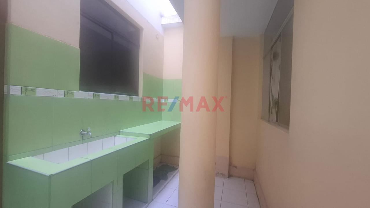 Casa De 2 Pisos En Venta Urb. El Ingeniero I - 11
