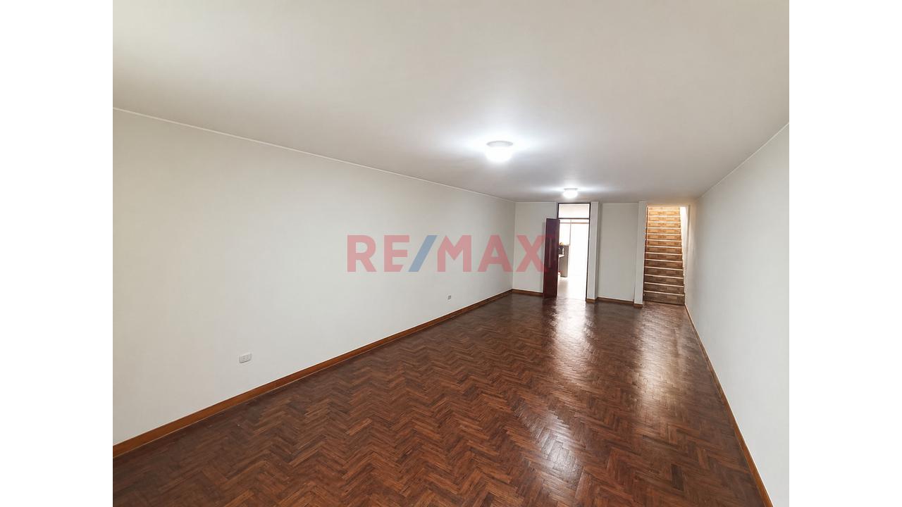 Alquiler De Dúplex En Pueblo Libre | Ideal Para Vivienda, Consultorios O Negocio Estratégico - 3