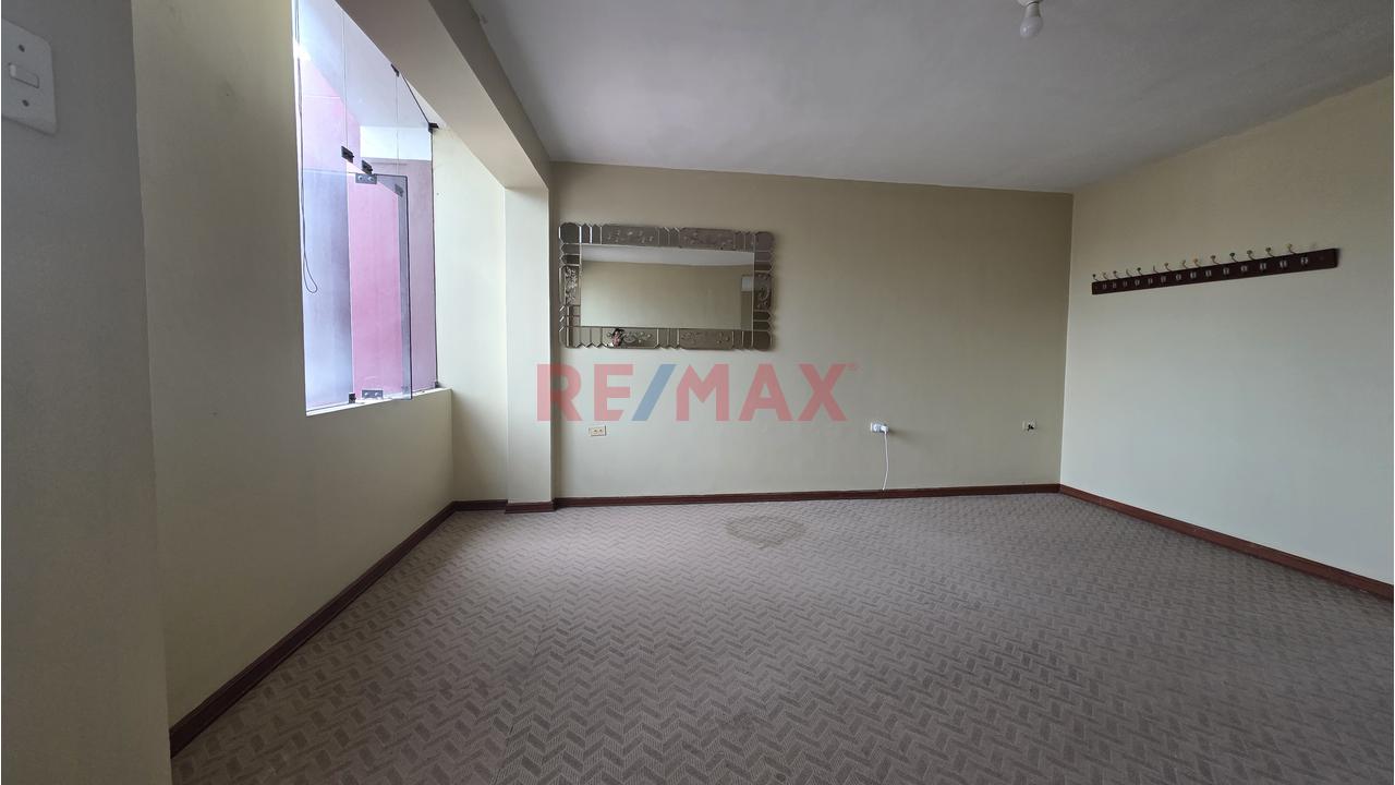 Casa De 2 Pisos En La Urbanizacion Las Brisas Chiclayo — foto 6