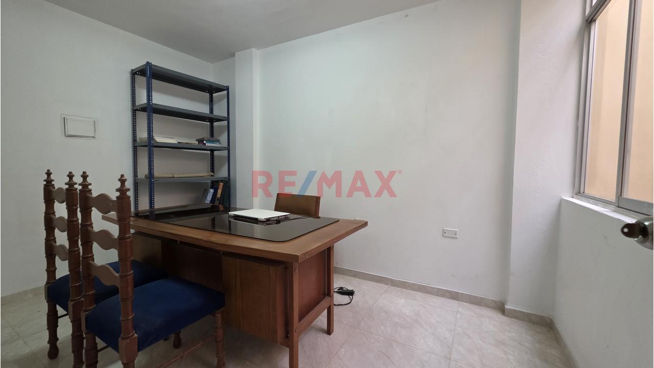 Casa De 2 Pisos En La Urbanizacion Las Brisas Chiclayo — foto 9