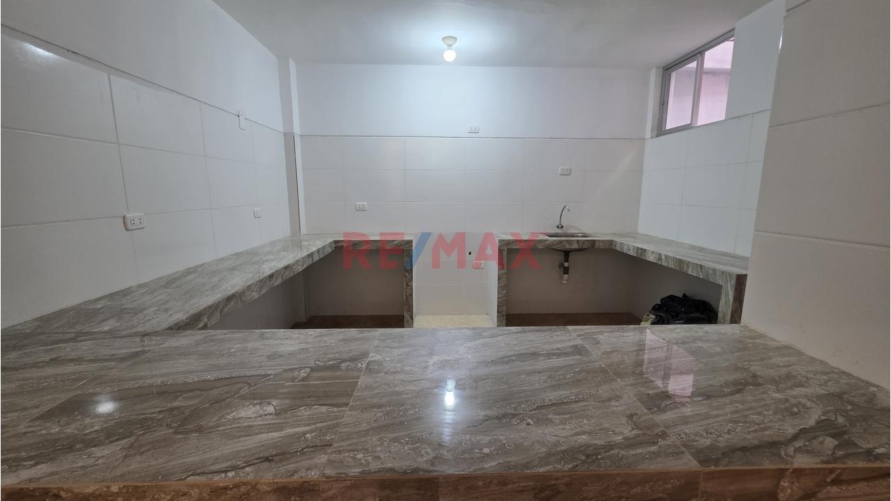 Casa De 2 Pisos En La Urbanizacion Las Brisas Chiclayo — foto 3
