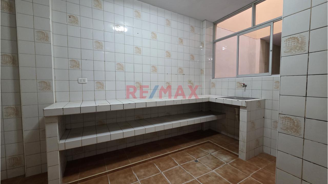 Casa De 2 Pisos En La Urbanizacion Las Brisas Chiclayo — foto 5