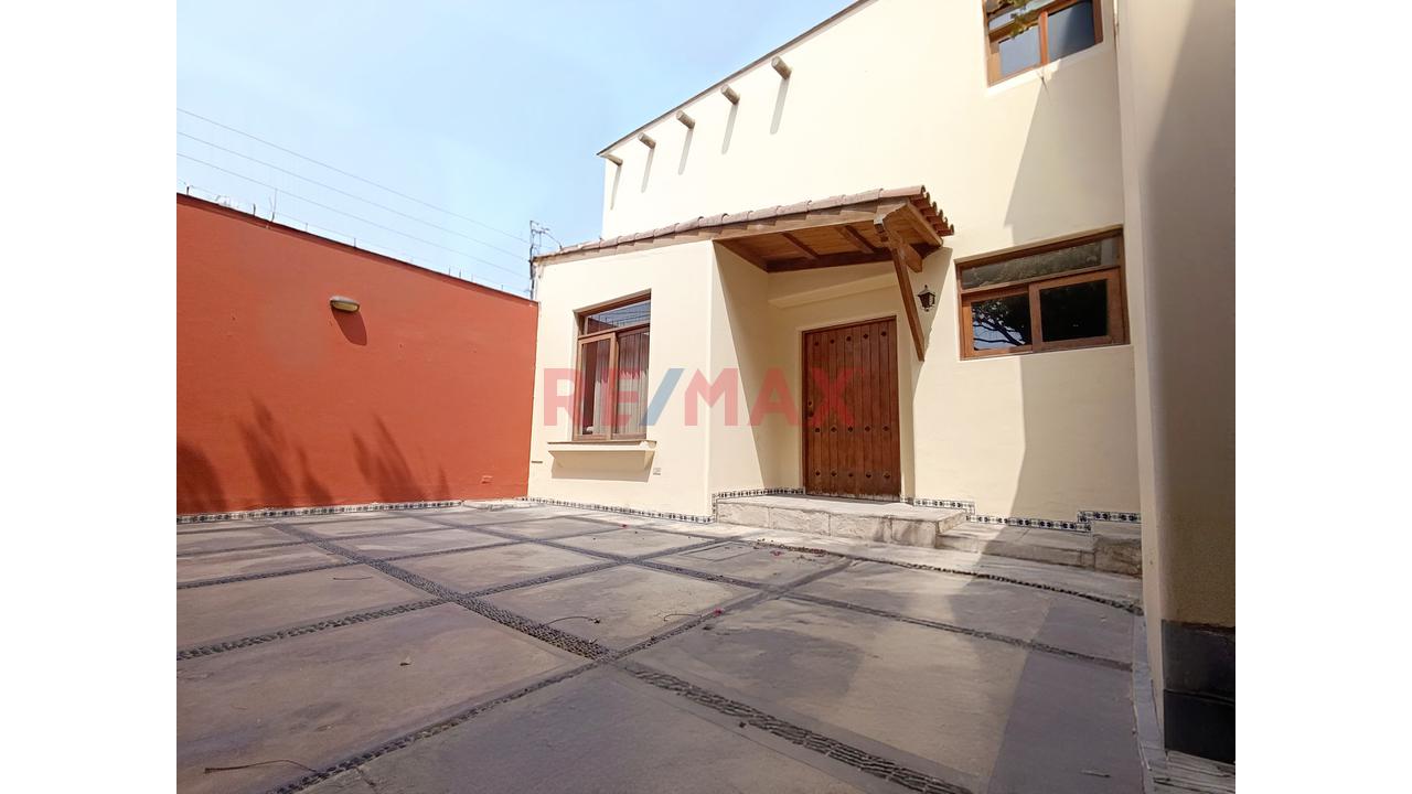 En Venta - Casa En Urb. La Molina Vieja | 465 M² De Terreno | 4 Dormitorios | Jardín — foto 3