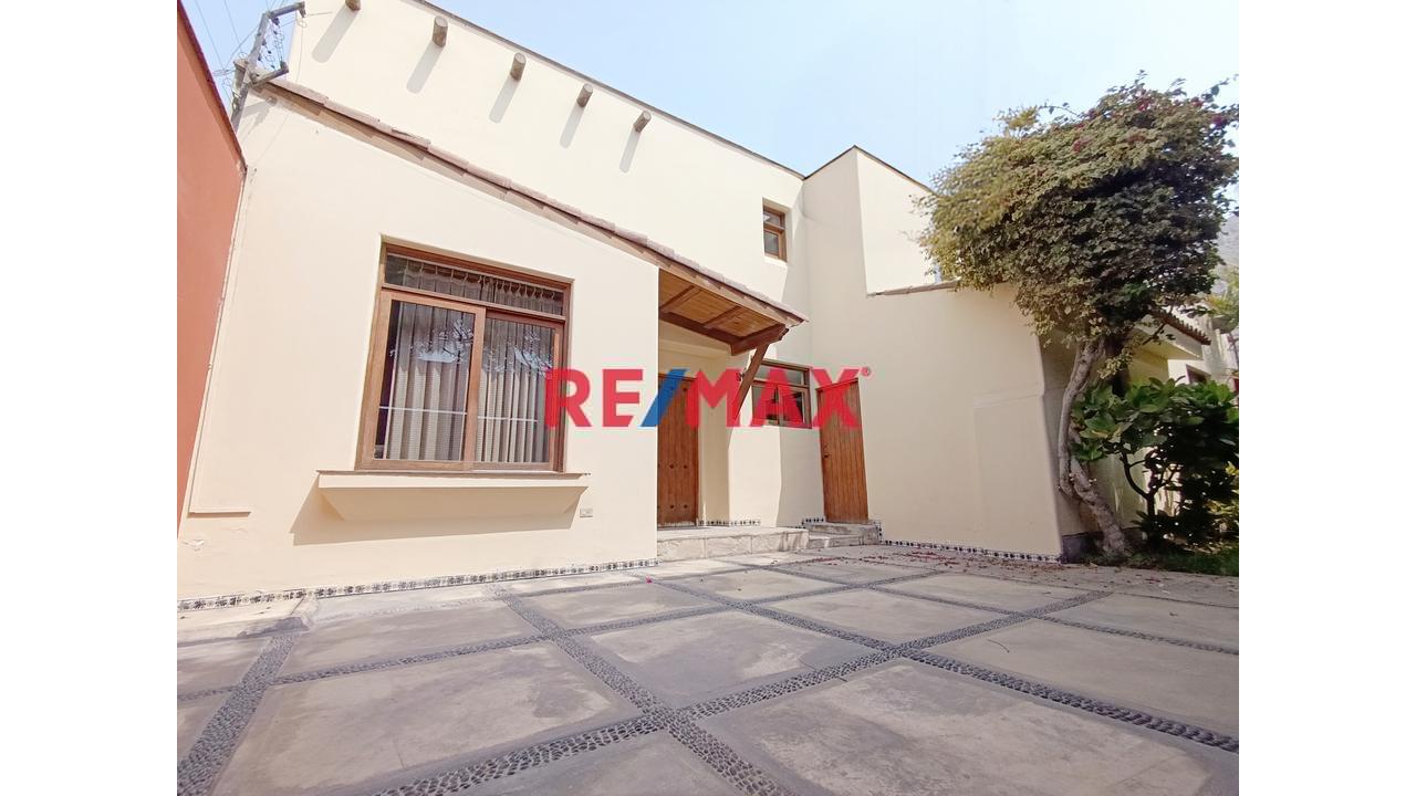En Venta - Casa En Urb. La Molina Vieja | 465 M² De Terreno | 4 Dormitorios | Jardín