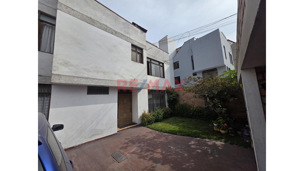Casa Amplia De 3 Pisos En Surco - 3