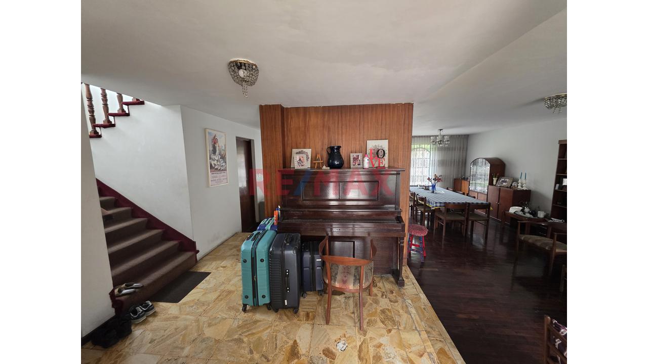 Casa Amplia De 3 Pisos En Surco - 4