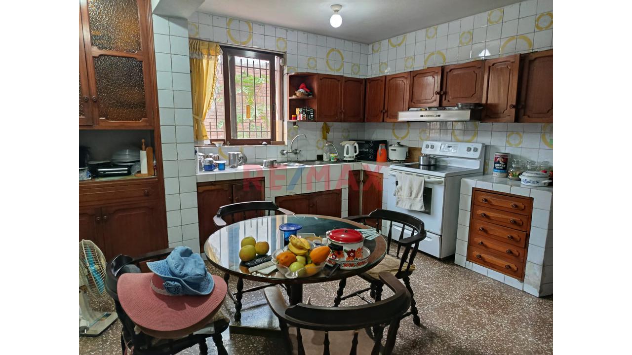 Casa Amplia De 3 Pisos En Surco - 5