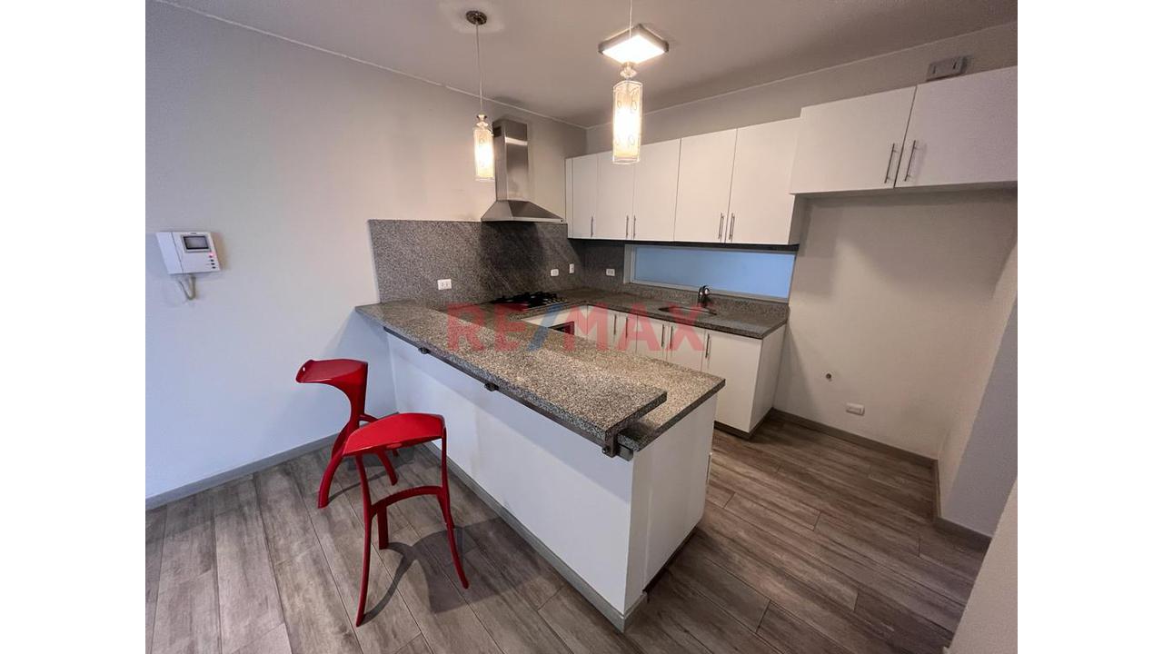 Venta Departamento Miraflores 3 Dormitorios, 3 Baños, 2 Estacionamientos Y Terraza — foto 3