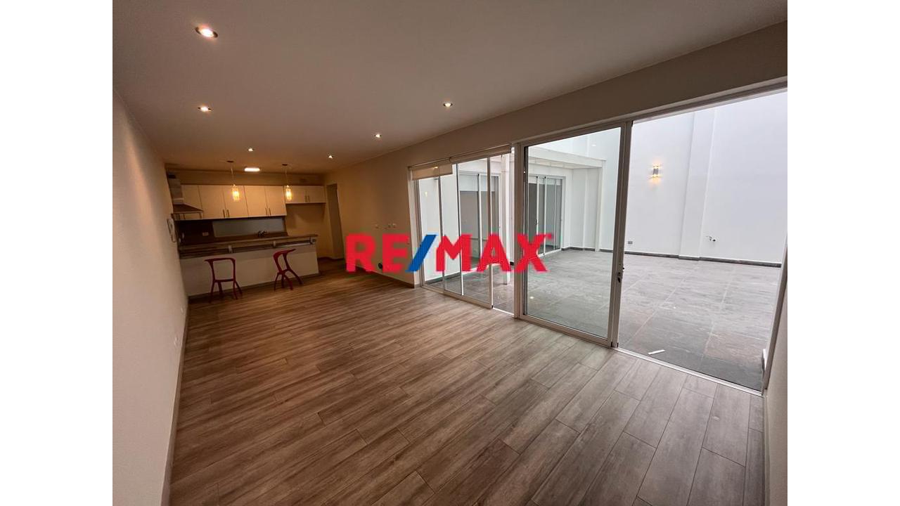 Venta Departamento Miraflores 3 Dormitorios, 3 Baños, 2 Estacionamientos Y Terraza