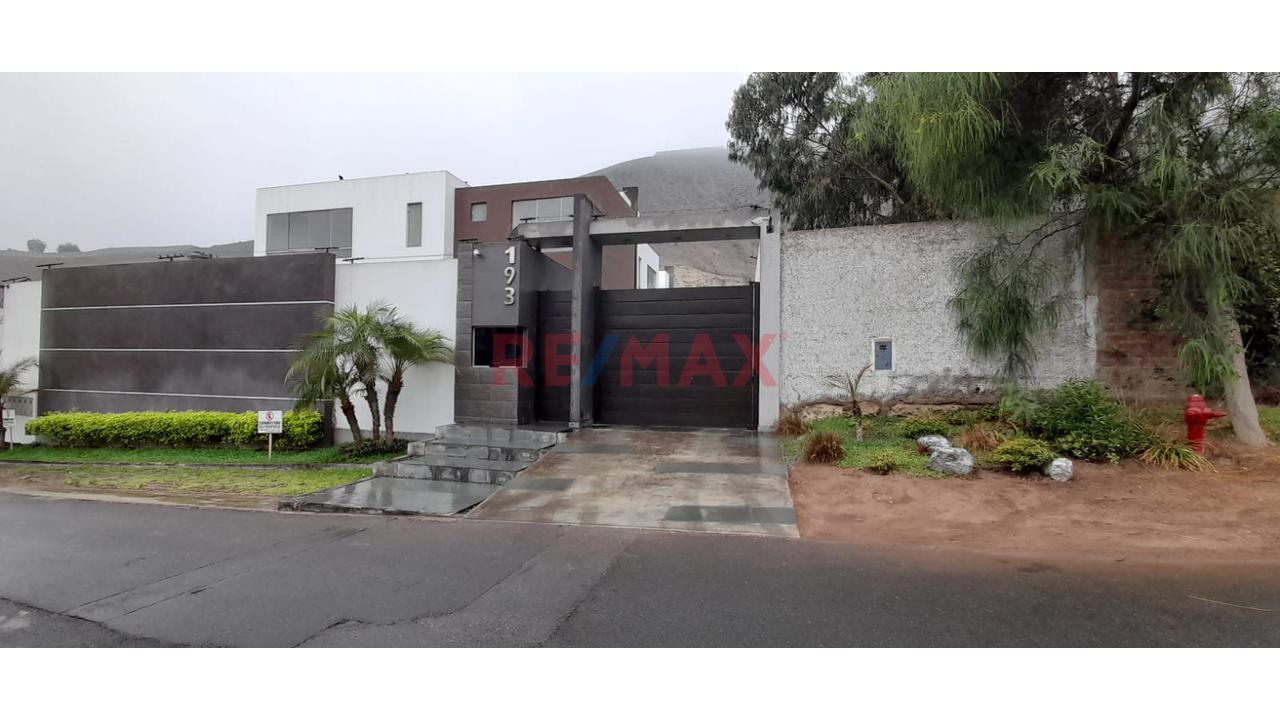 Alquiler Casa Tres Pisos En Sol De La Molina Con Terraza Y Piscina Incluye Minidepartamento — foto 8