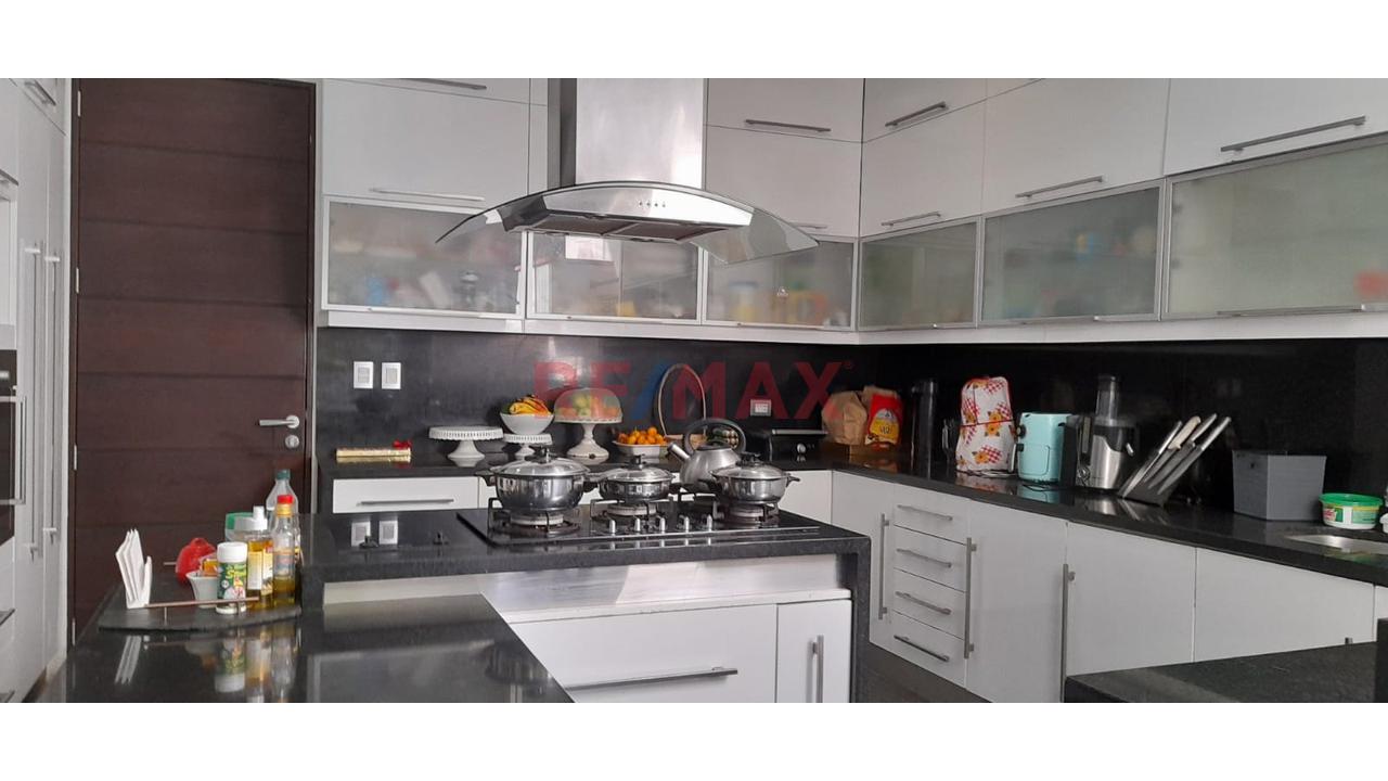 Alquiler Casa Tres Pisos En Sol De La Molina Con Terraza Y Piscina Incluye Minidepartamento — foto 6