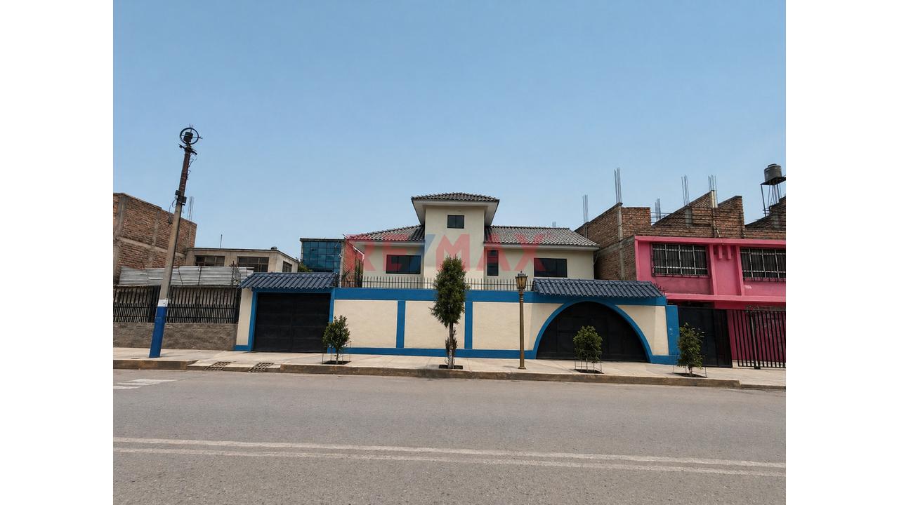 Venta De Gran Casa Como Terreno En El Centro De Huancayo - 1