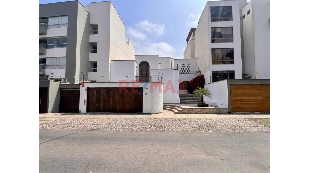 Venta De Casa En Miraflores De 397M2 Con Cochera