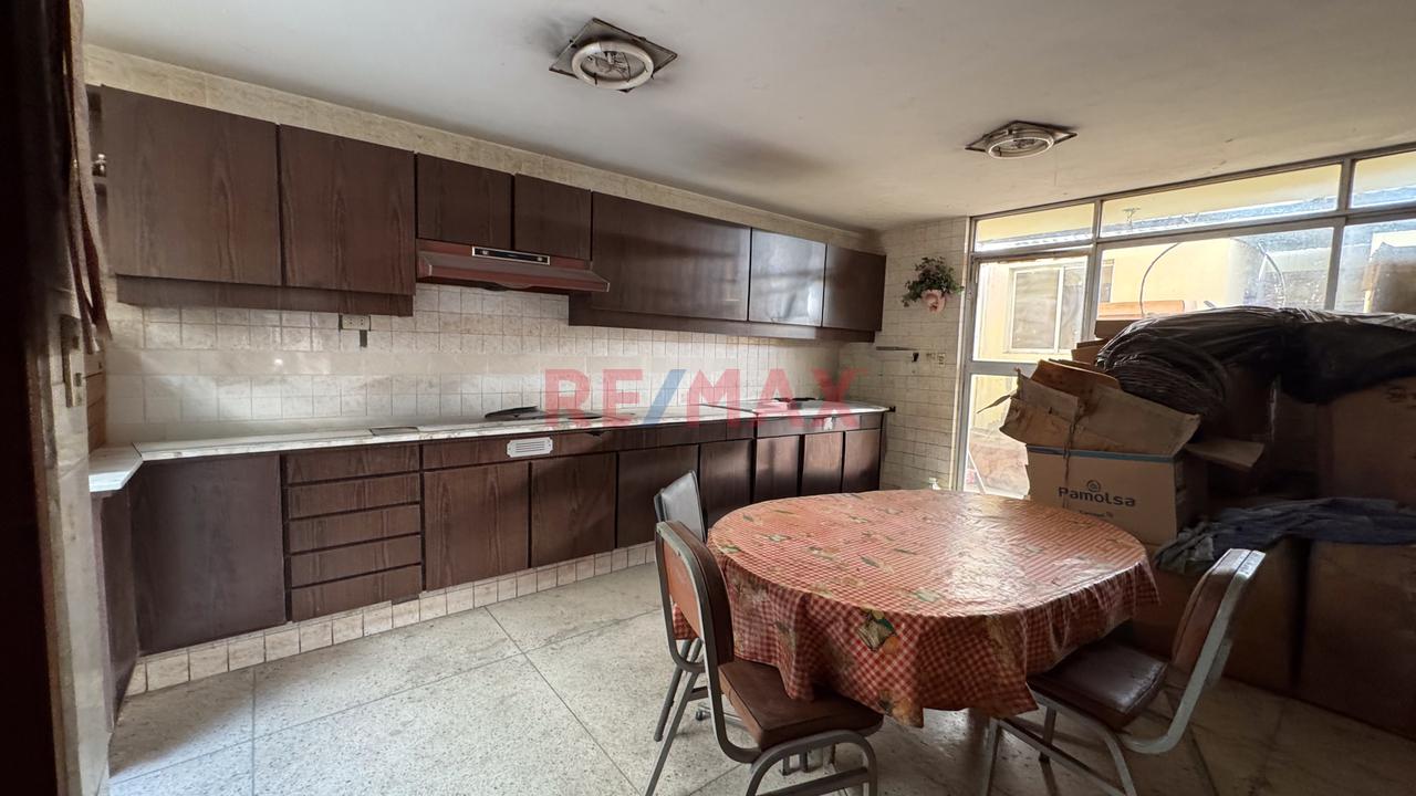 Venta De Casa En Esquina En Av. José Gálvez Barrenechea– Urb. Corpac, San Isidro - 10