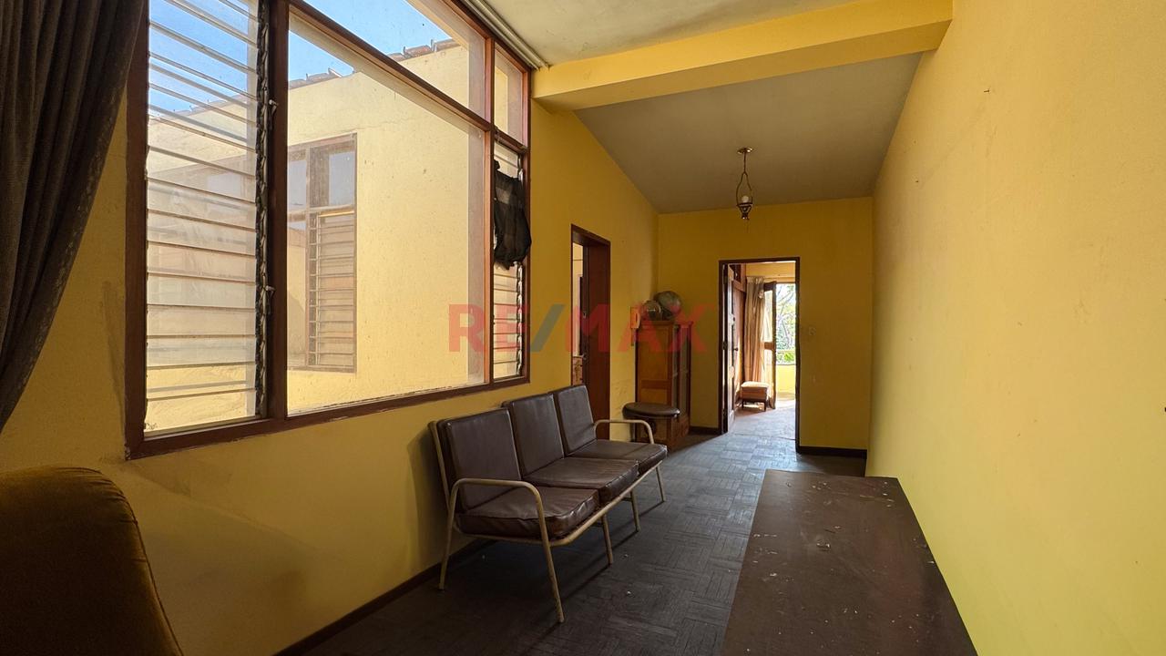 Venta De Casa En Esquina En Av. José Gálvez Barrenechea– Urb. Corpac, San Isidro - 12