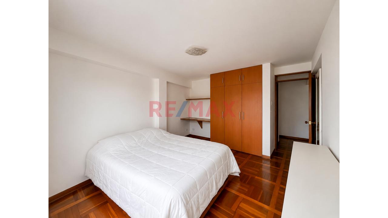 Departamento En Venta En San Isidro Con Cochera Cerca Al Óvalo Gutiérrez - 11