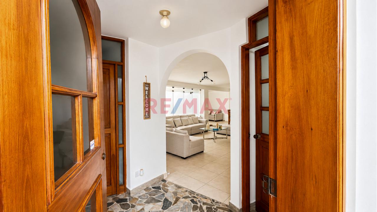 Departamento En Venta En San Isidro Con Cochera Cerca Al Óvalo Gutiérrez - 2