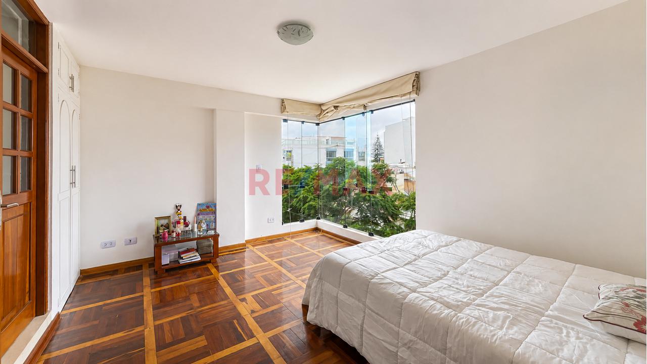 Departamento En Venta En San Isidro Con Cochera Cerca Al Óvalo Gutiérrez - 9