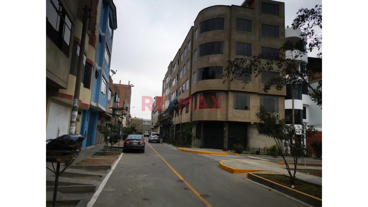 🏡 Inversión Con Visión | Venta De Casa Multifuncional En Ate - 2