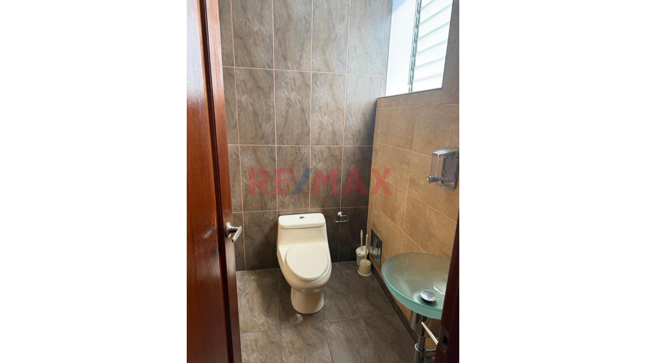 Alquiler De Linda Casa Ideal Para Empresas - Puno - 8