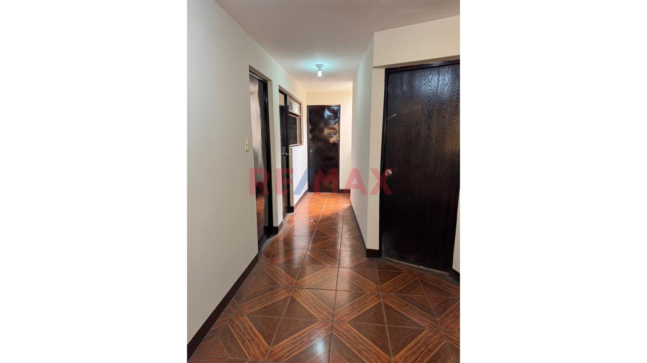 Casa Dos Pisos Muy Buena Ubicacion En Zona Centrica De San Martin De Porres — foto 14