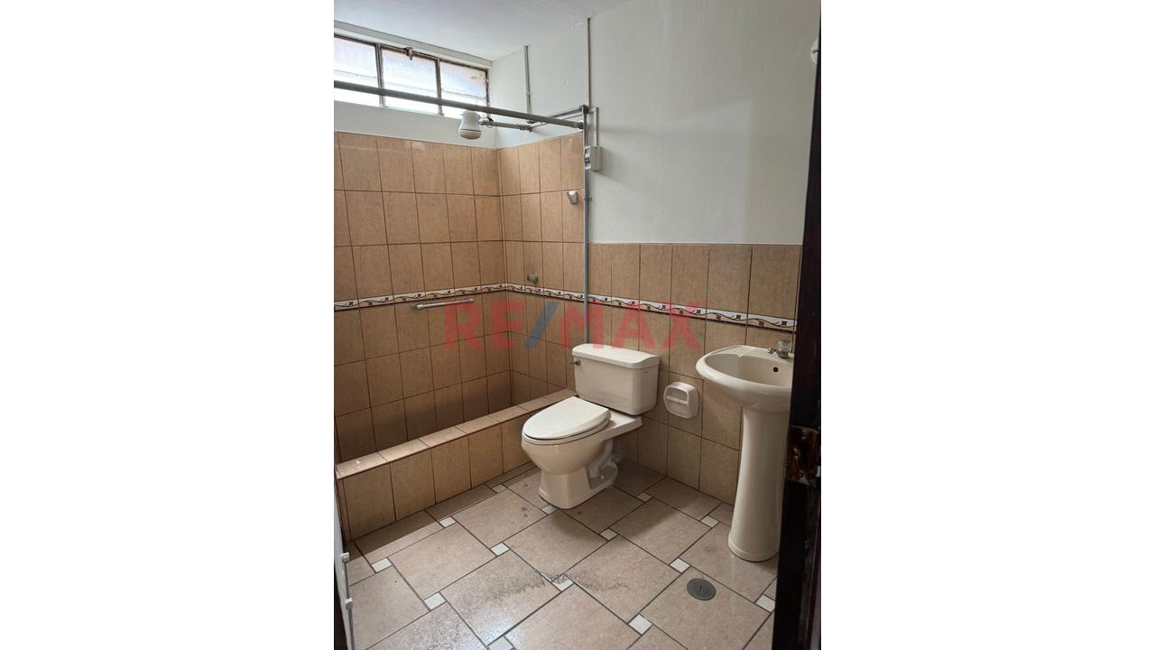 Casa Dos Pisos Muy Buena Ubicacion En Zona Centrica De San Martin De Porres — foto 12