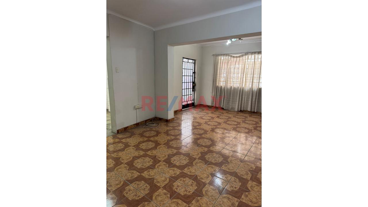 Casa Dos Pisos Muy Buena Ubicacion En Zona Centrica De San Martin De Porres — foto 4