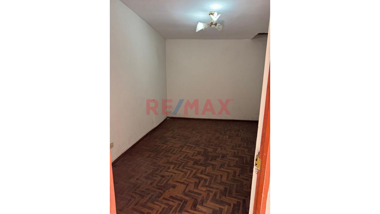 Casa Dos Pisos Muy Buena Ubicacion En Zona Centrica De San Martin De Porres — foto 15