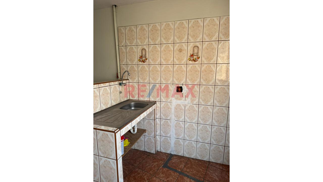 Casa Dos Pisos Muy Buena Ubicacion En Zona Centrica De San Martin De Porres — foto 13