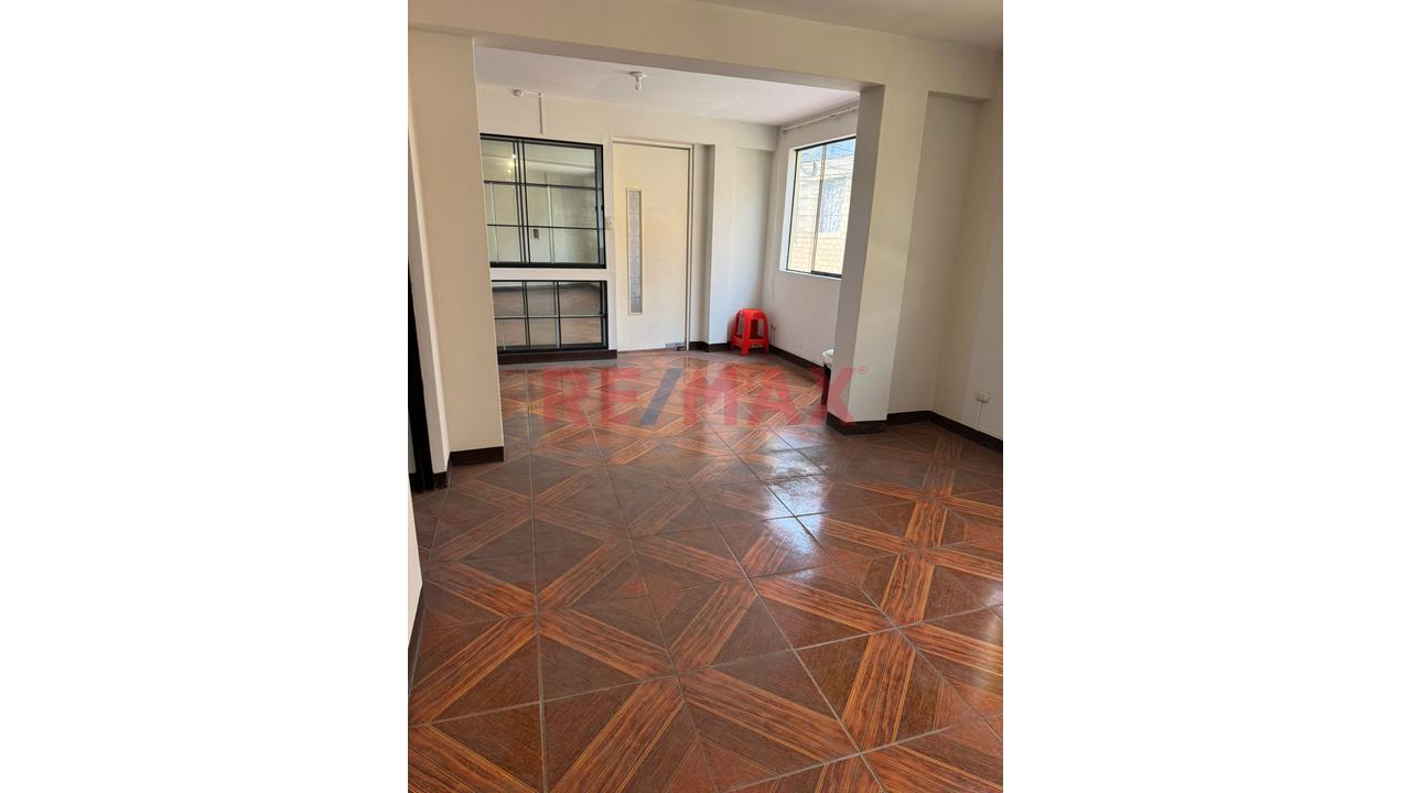 Casa Dos Pisos Muy Buena Ubicacion En Zona Centrica De San Martin De Porres — foto 10