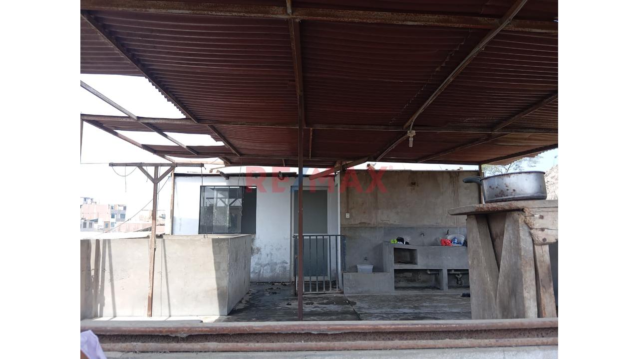 Se Vende Casa De 3 Pisos – Cerca A La Escuela De Policías – Av. Asháninka — foto 3