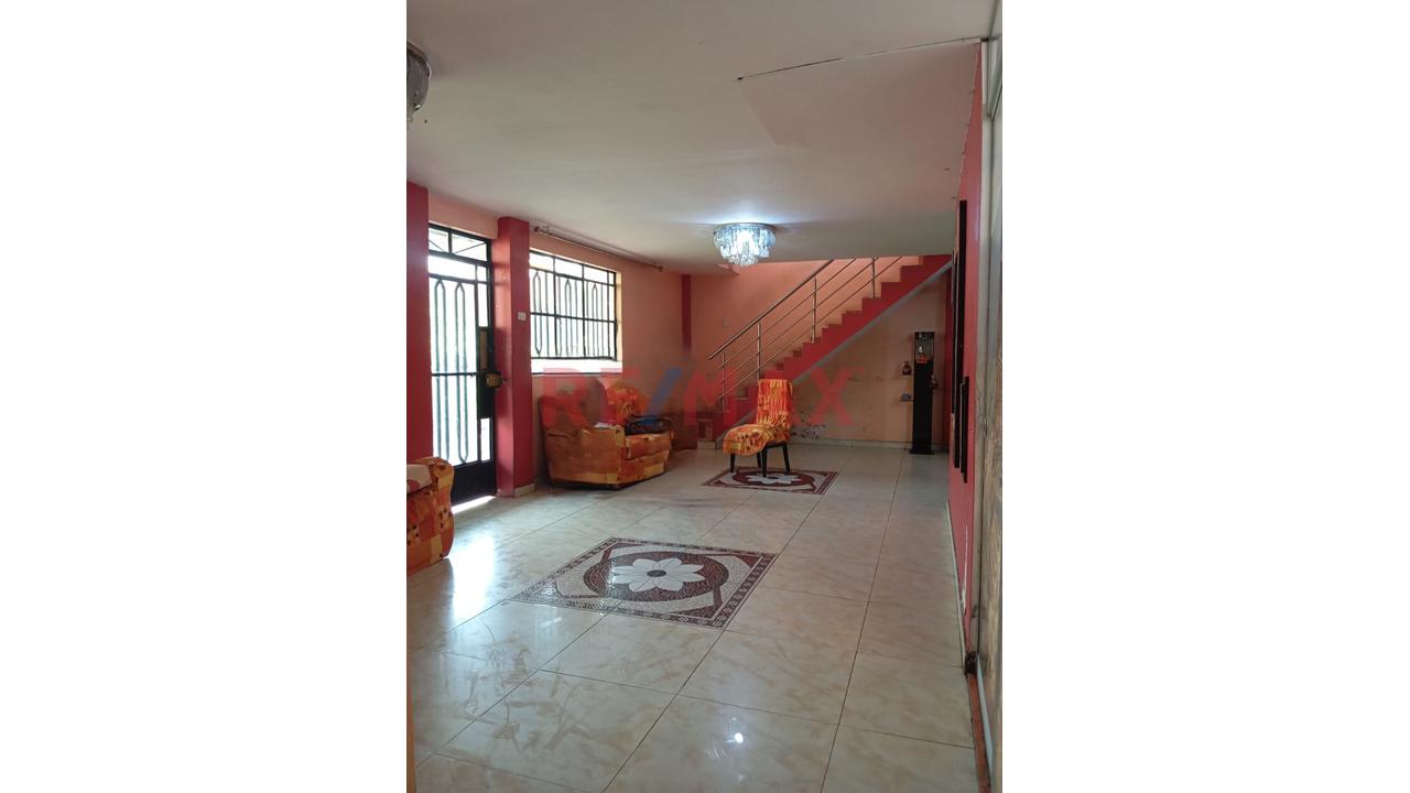 Se Vende Casa De 3 Pisos – Cerca A La Escuela De Policías – Av. Asháninka — foto 2