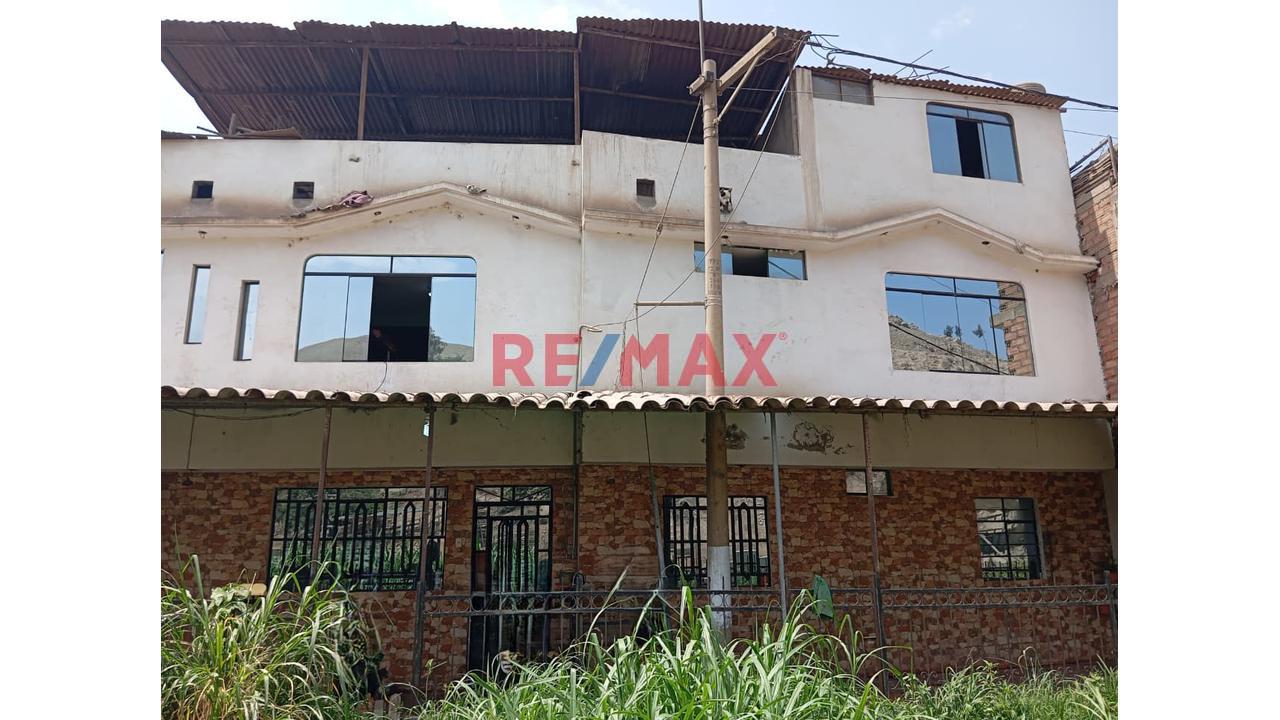 Se Vende Casa De 3 Pisos – Cerca A La Escuela De Policías – Av. Asháninka