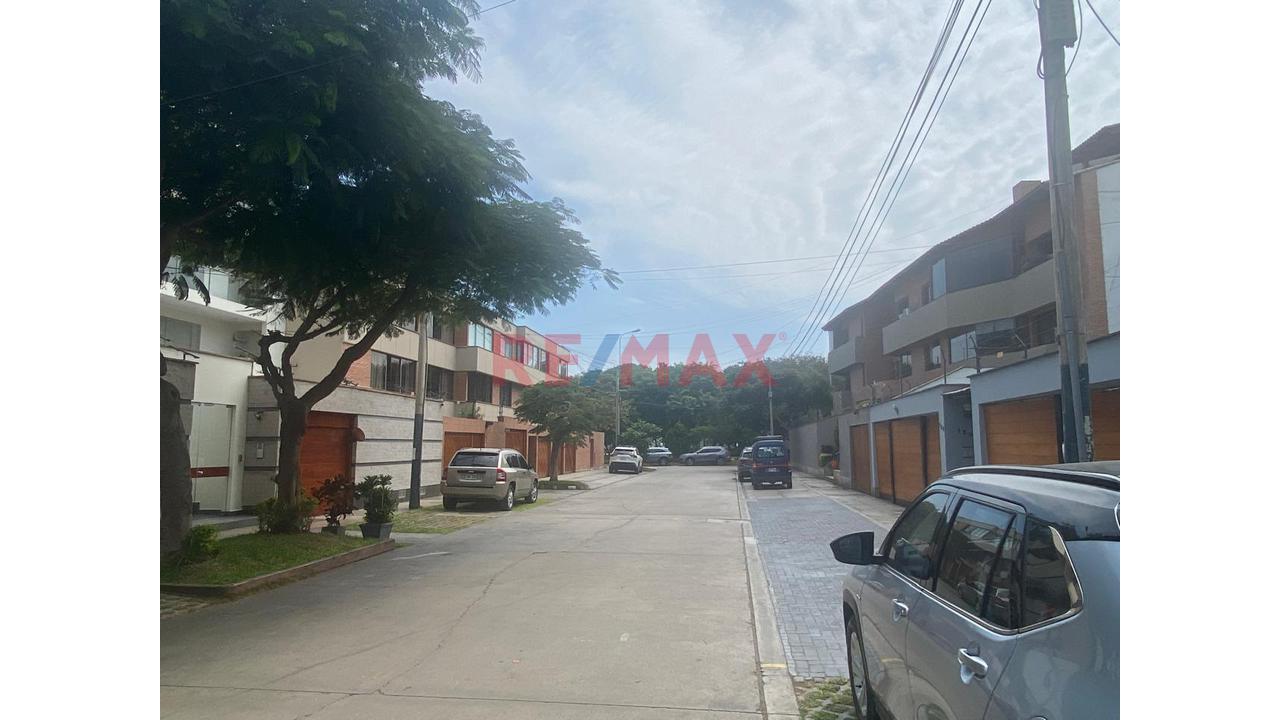 Santiago De Surco - Terreno En Venta 293.39 M2 En Las Gardenias — foto 8