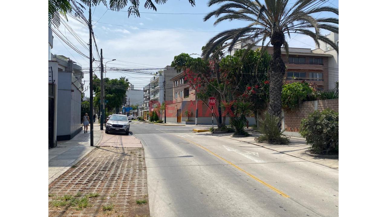 Santiago De Surco - Terreno En Venta 293.39 M2 En Las Gardenias — foto 2