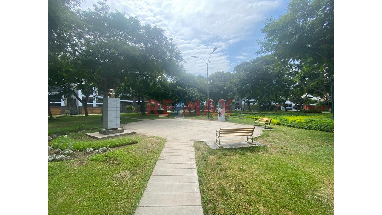 Santiago De Surco - Terreno En Venta 293.39 M2 En Las Gardenias — foto 12