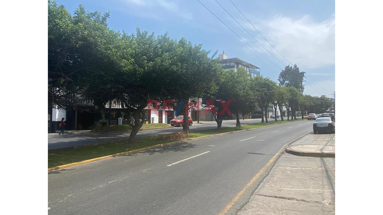 Santiago De Surco - Terreno En Venta 293.39 M2 En Las Gardenias — foto 14