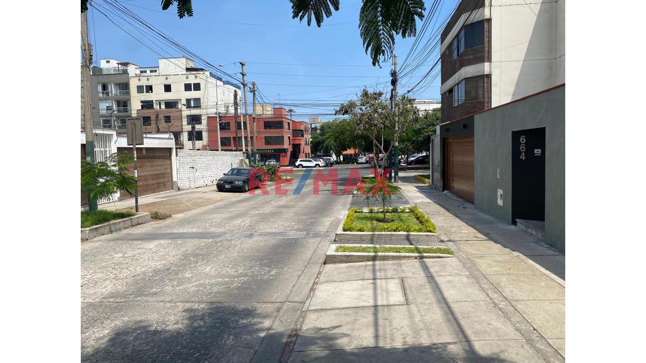 Santiago De Surco - Terreno En Venta 293.39 M2 En Las Gardenias