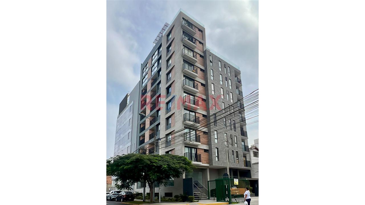 Tríplex En Venta – Salamanca De Monterrico, Ate - Limite San Borja. - 1
