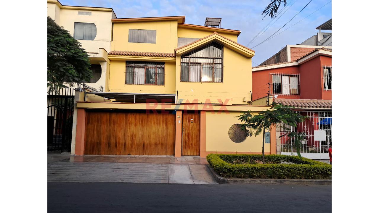 Venta Casa Recien Remodelada- Urbanizacion Higuereta-Surco - 2