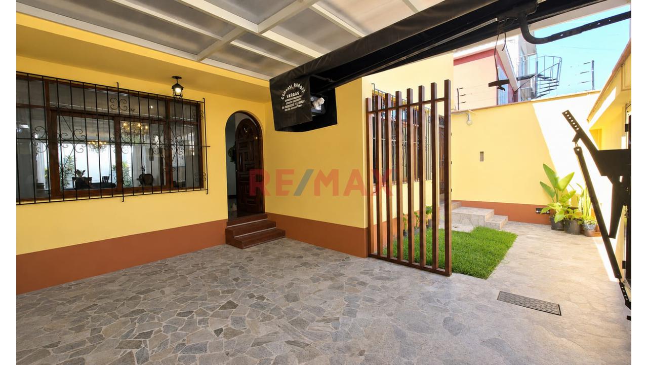 Venta Casa Recien Remodelada- Urbanizacion Higuereta-Surco - 4