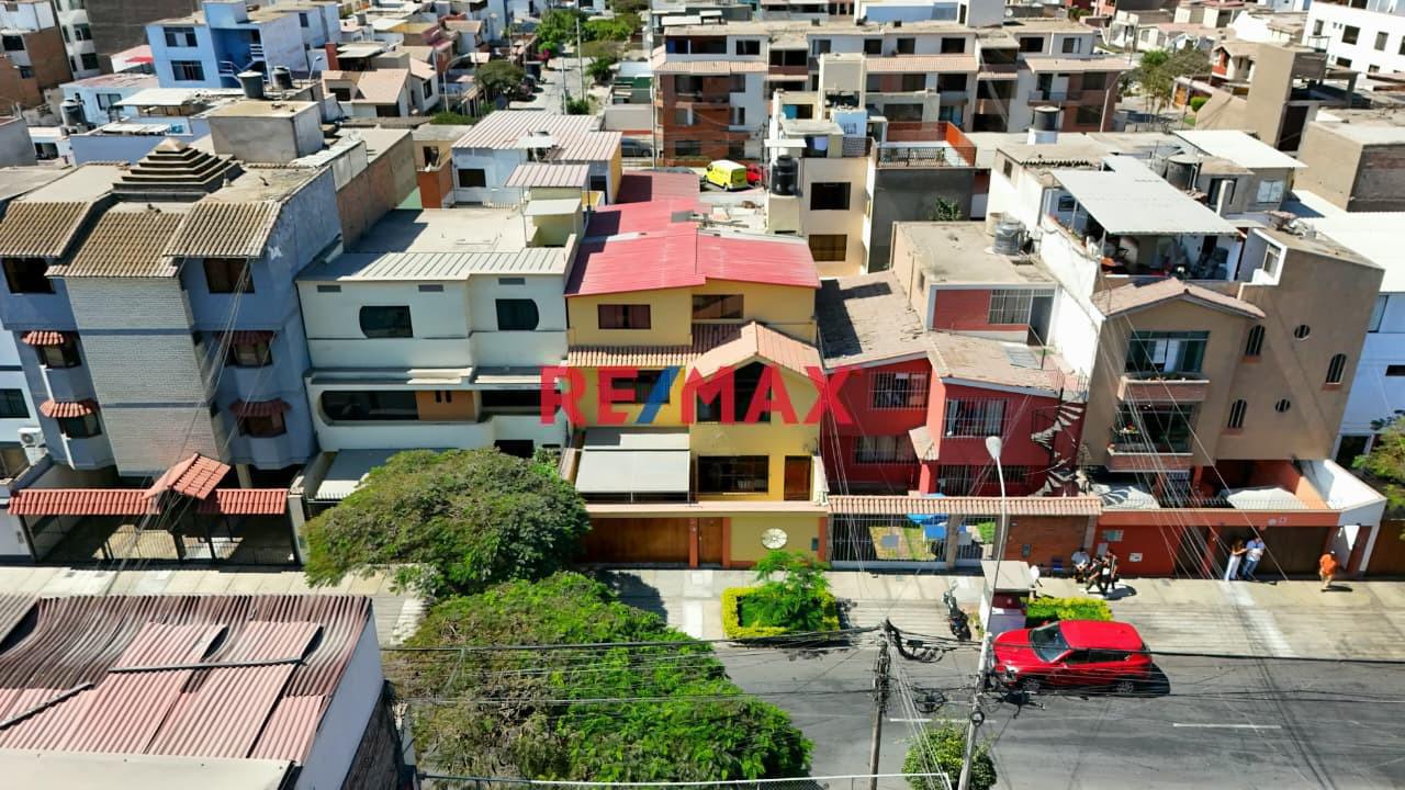 Venta Casa Recien Remodelada- Urbanizacion Higuereta-Surco - 1