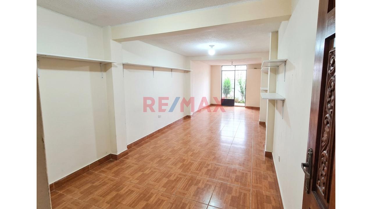 ¡Oportunidad Única! Departamento Remodelado + Local Comercial En Av. Venezuela – Bellavista — foto 2