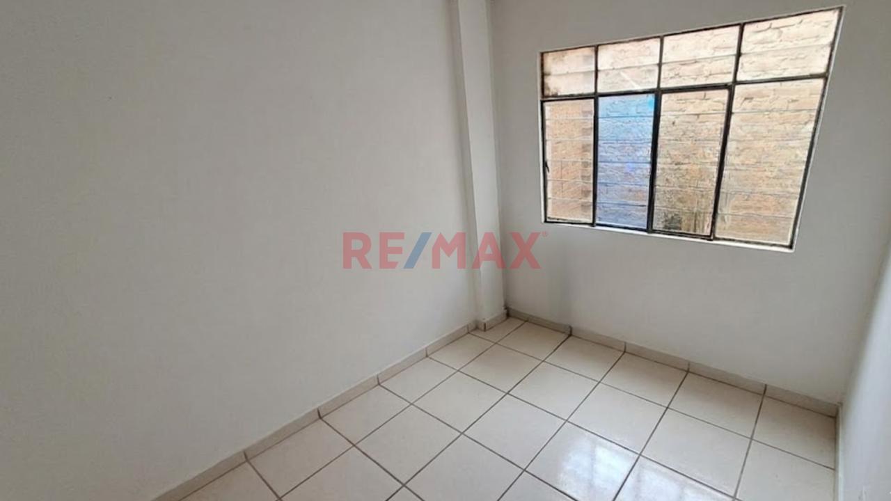 Casa 3 Pisos En Venta Cerca A La Urb Sta Victoria Chiclayo - 11