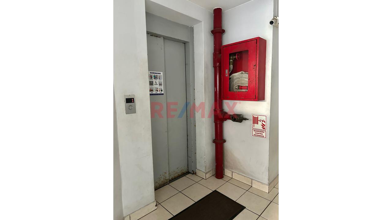 Venta Amplio Departamento A Espaldas De Parque Pueblo Libre — foto 3