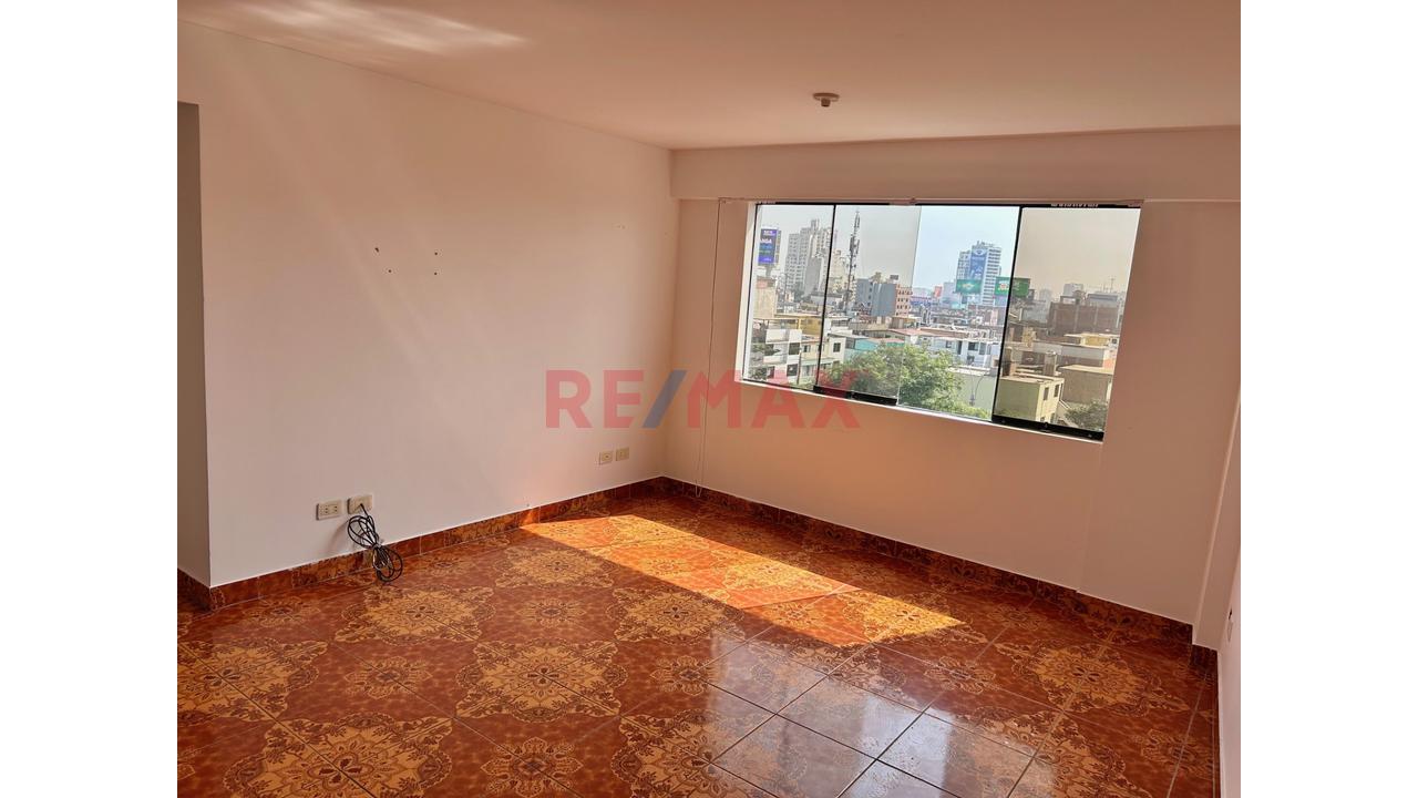 Venta Amplio Departamento A Espaldas De Parque Pueblo Libre
